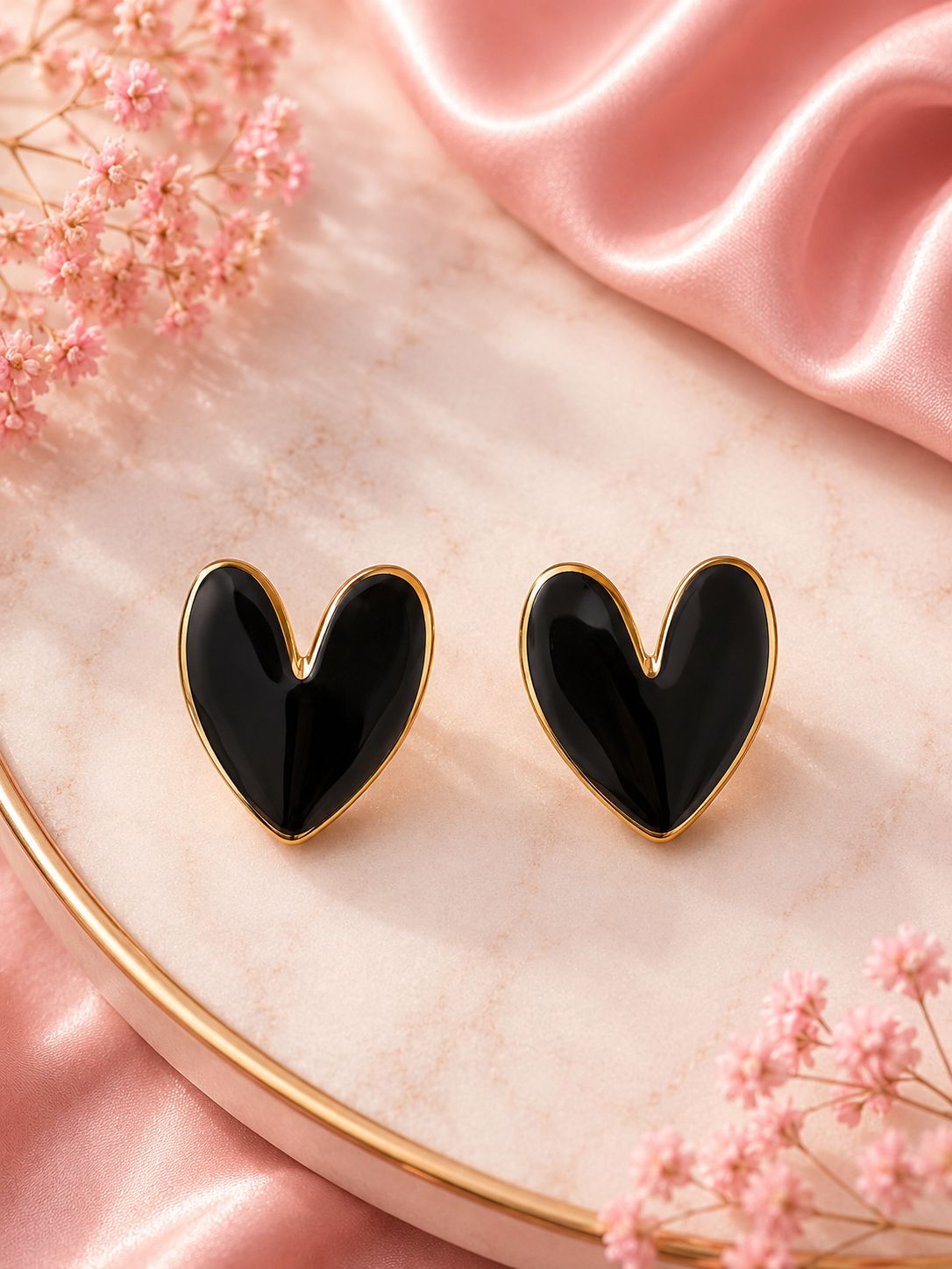 ARETES BLACK HEART